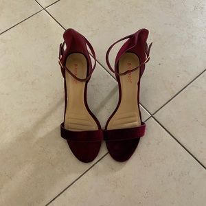 Bamboo Burgundy Velvet heels size 8